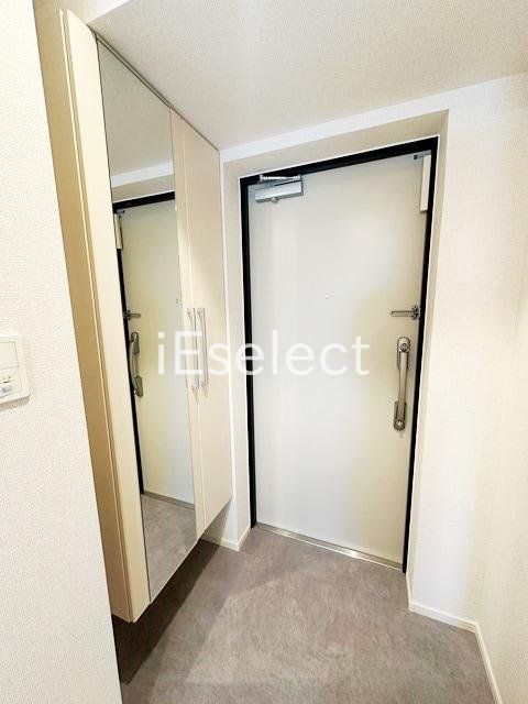 玄関　玄関にはシューズボックスがあります