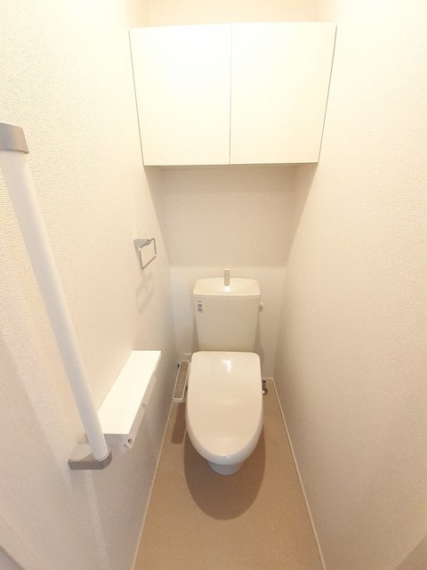 トイレ　温水洗浄便座付き