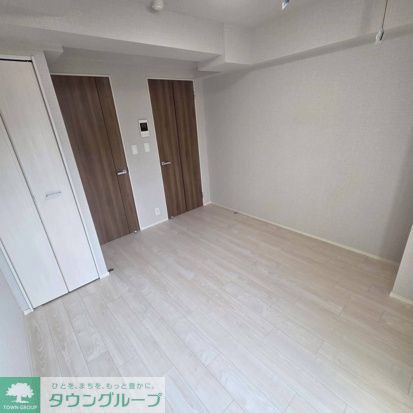 東武伊勢崎線 西新井駅 徒歩4分 7階建 築1年の居間写真