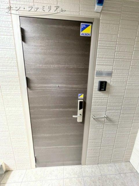 玄関　同型イメージ写真