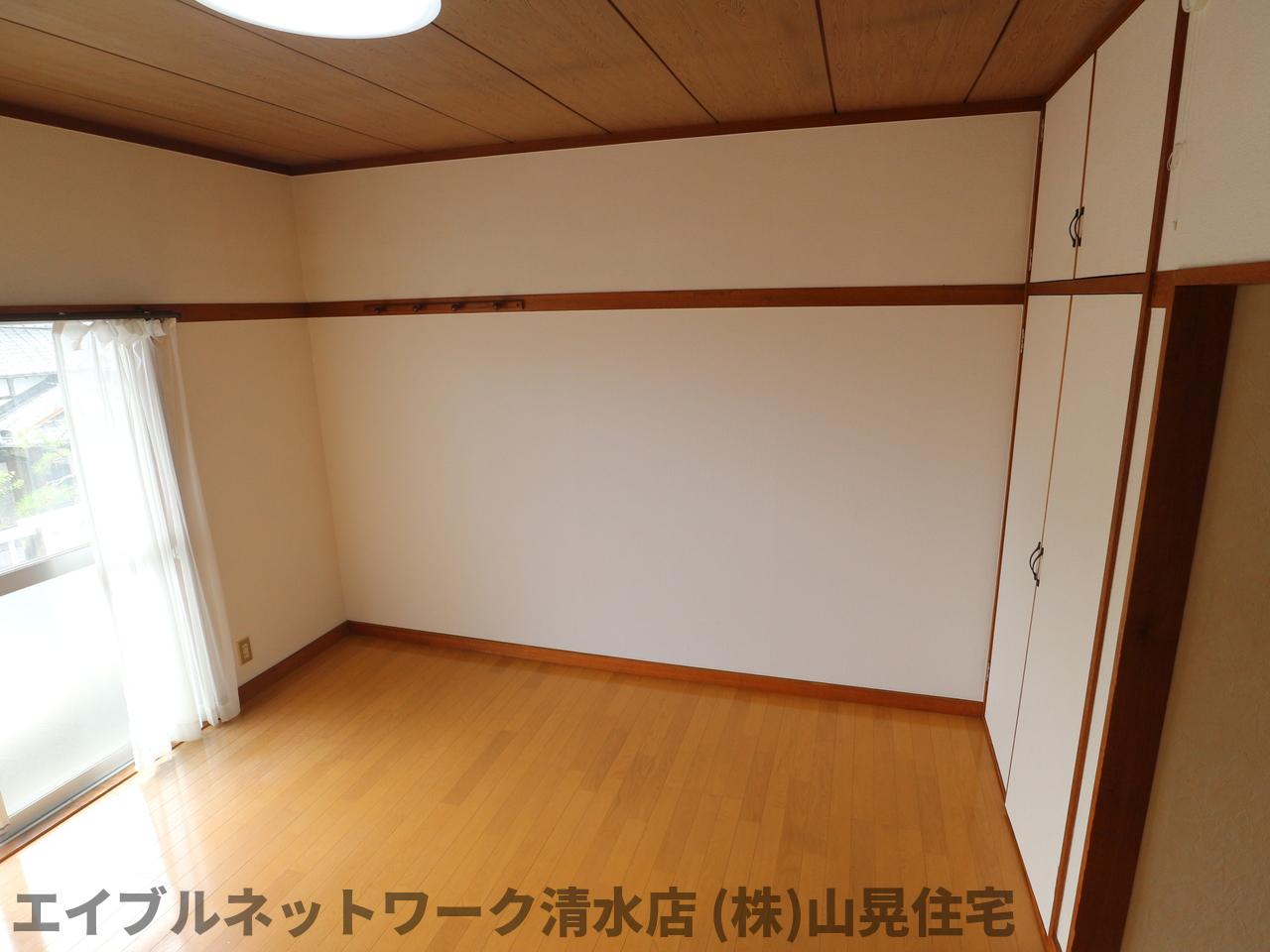 コーポ新川の居間写真