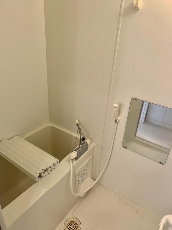 バス・シャワールーム　※別部屋の参考写真です