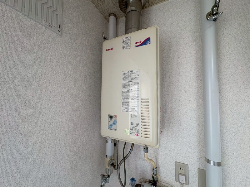 その他設備　給湯器は簡単操作で温度調整ができますよ。