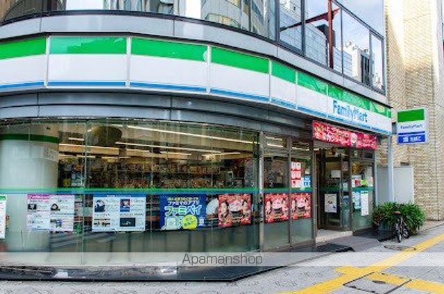 コンビニ　ファミリーマート神田鍛冶町三丁目店（コンビニ）まで392m