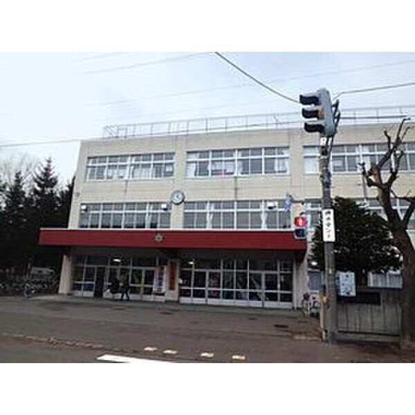 小学校　札幌市立美園小学校（小学校）まで348m