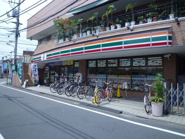 コンビニ　セブンイレブン（コンビニ）まで610m