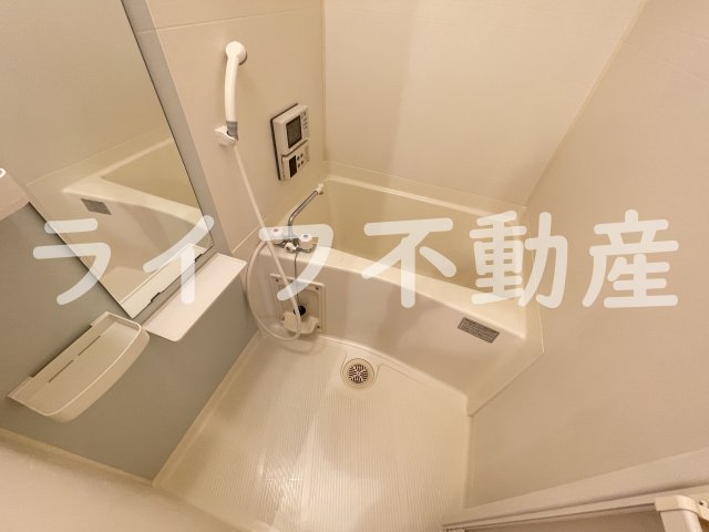 バス・シャワールーム　コンパクトで使いやすいお風呂です