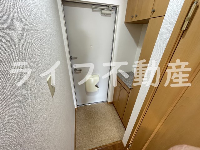 玄関　収納もある玄関です