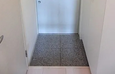 玄関　※別部屋の参考写真です。