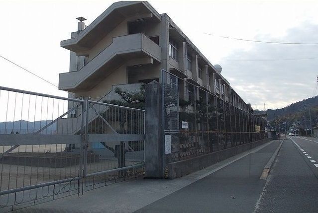 小学校　波多見小学校（小学校）まで400m
