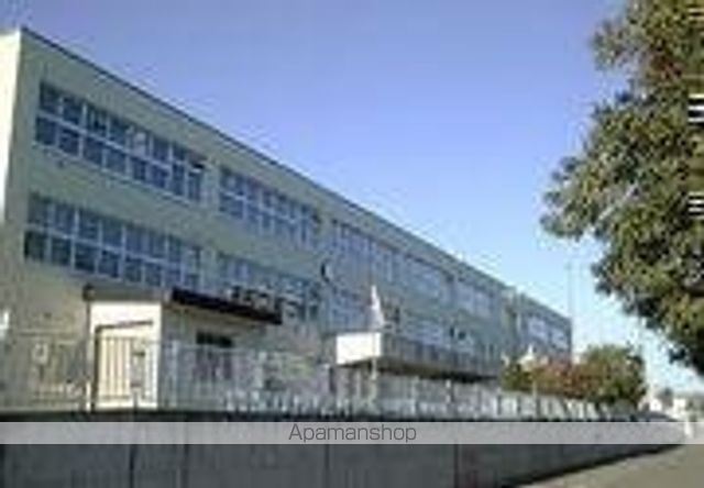 小学校　西白石小学校（小学校）まで538m