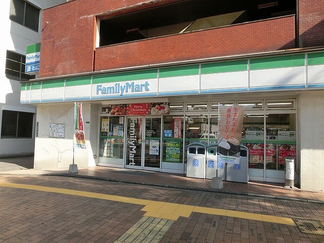 コンビニ　ファミリーマート 小倉モノレール片野駅前店（コンビニ）まで193m