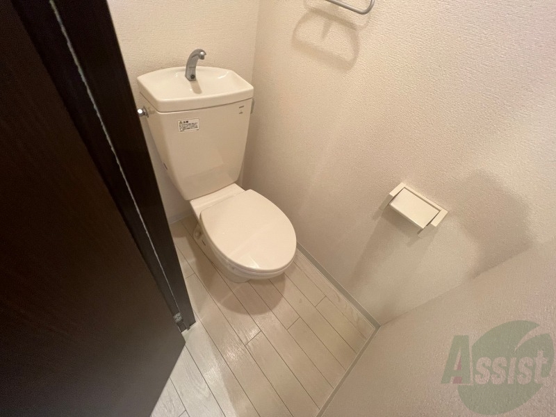 トイレ　こちらはトイレです。清潔感があり、安心して使用できます。