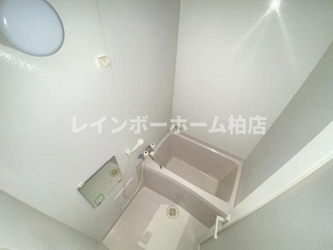バス・シャワールーム　コンパクトで使いやすいお風呂です