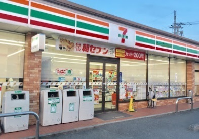 コンビニ　セブンイレブン能登川中学校前店（コンビニ）まで617m