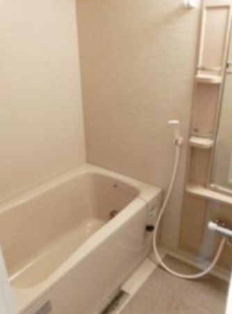 バス・シャワールーム　コンパクトで使いやすいお風呂です