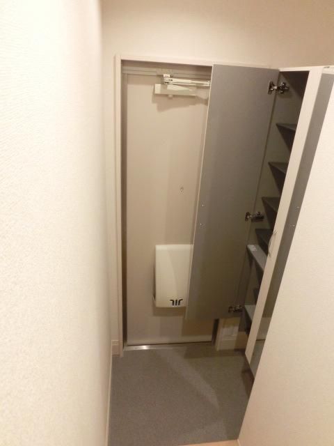 玄関　トールタイプのシューズボックス