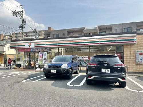コンビニ　セブンイレブン名古屋平子橋西店（コンビニ）まで671m