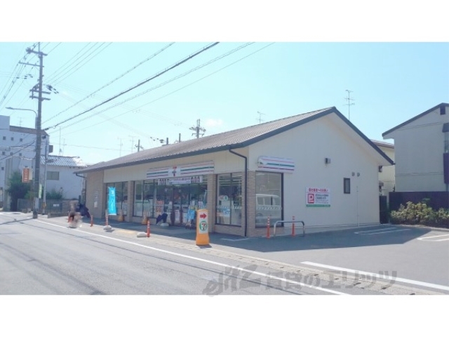 コンビニ　セブンイレブン京都上桂宮ノ後町（コンビニ）まで800m