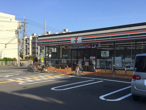 コンビニ　セブンイレブン 大阪谷町7丁目店（コンビニ）まで306m