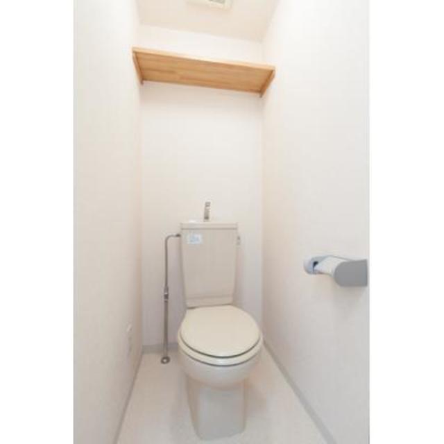 トイレ　※写真は同タイプ住戸です。