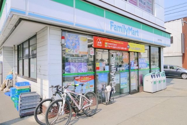 コンビニ　ファミリーマート坂戸花影町店（コンビニ）まで153m