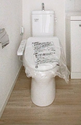 トイレ　温水洗浄便座です