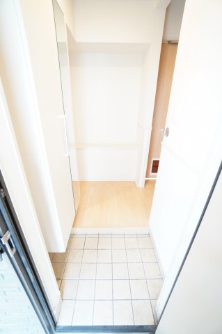 玄関　※同物件・同タイプの写真です。