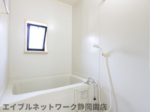 バス・シャワールーム　ゆったり過ごせるお風呂です
