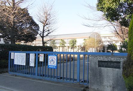 中学校　蕨市立東中学校（中学校）まで417m