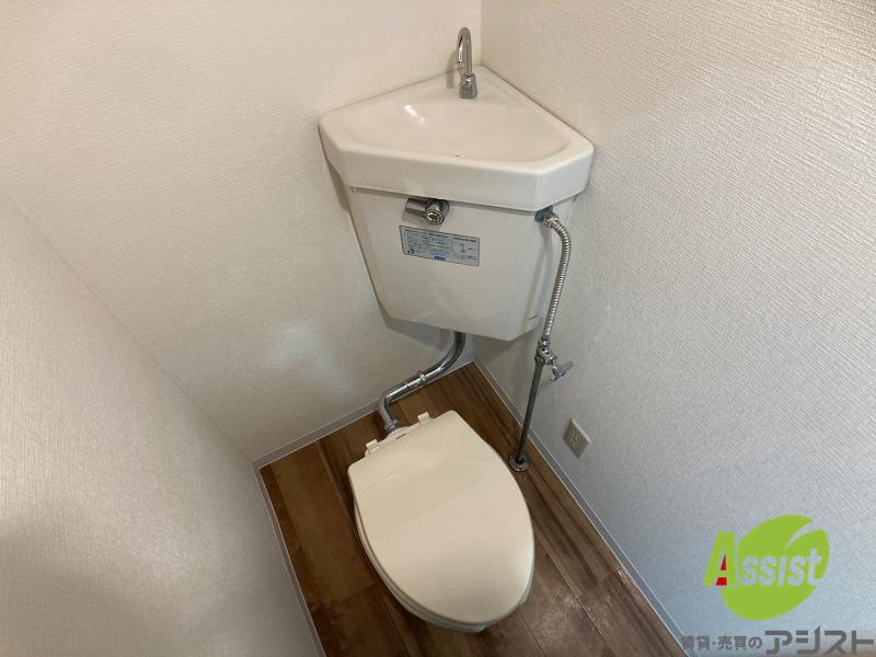 トイレ　こちらはトイレです。清潔感があり、安心して使用できます。
