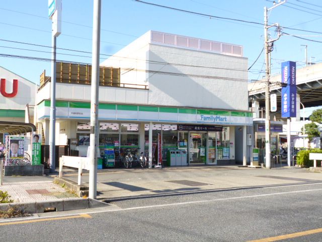 コンビニ　ファミリーマート中浦和駅前店（コンビニ）まで376m