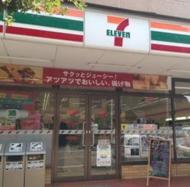 コンビニ　セブンイレブン新宿岩戸町店（コンビニ）まで594m
