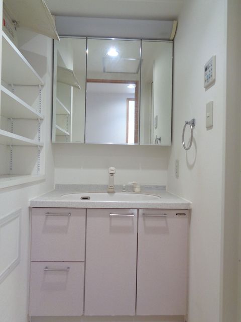 洗面設備　写真は同タイプ住居です。