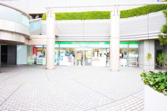 コンビニ　ファミリーマート田端駅前店（コンビニ）まで545m
