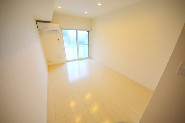 居室・リビング　★斜光の入る明るいお部屋★