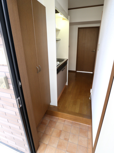 玄関　※写真は他号室です