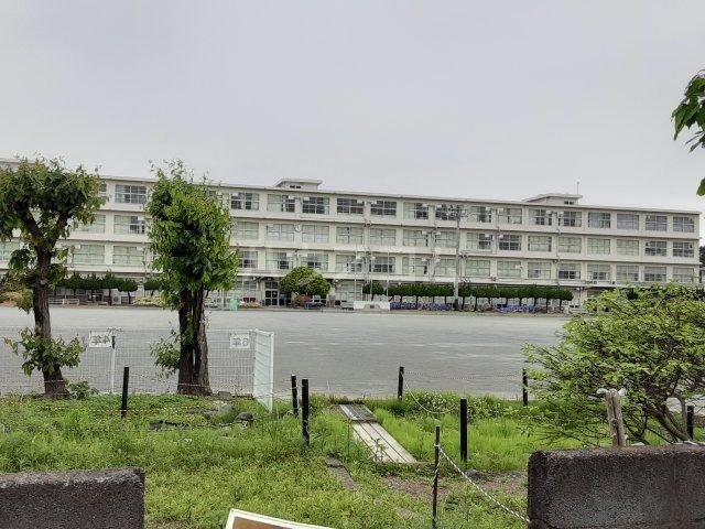 小学校　南部小学校（小学校）まで622m