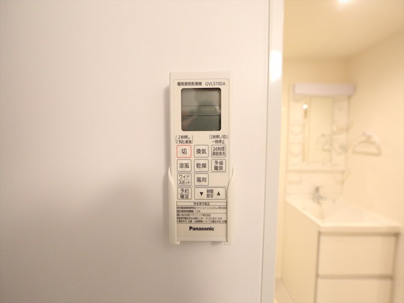 その他設備　浴室暖房乾燥機付き
