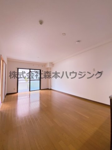 居室・リビング　明るいリビングです