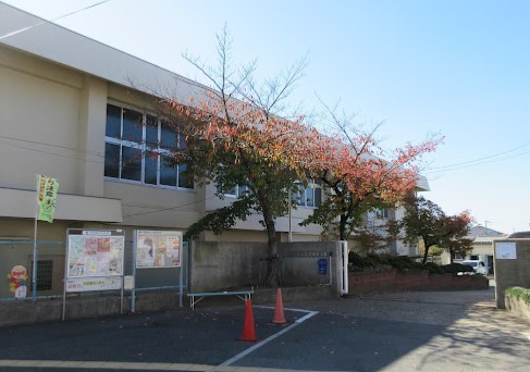 小学校　四條畷南小学校（小学校）まで752m