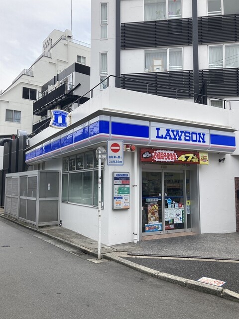 コンビニ　ローソン 東麻布二丁目店（コンビニ）まで140m