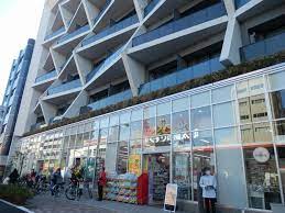 ドラックストア　くすりの福太郎 東麻布店（ドラッグストア）まで99m