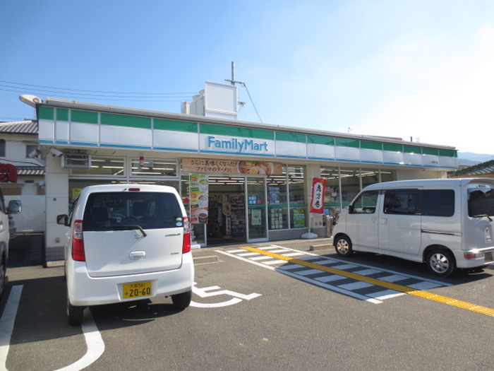スーパー　ファミリーマート（スーパー）まで891m