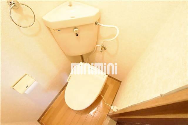 トイレ　温水洗浄便座付きのトイレです♪