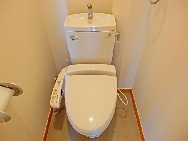 トイレ　人気のウォシュレット完備