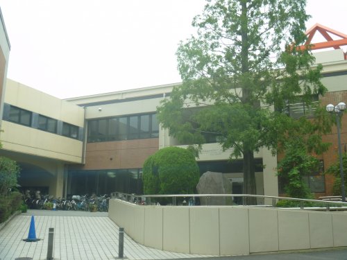 図書館　横浜市中図書館（図書館）まで738m