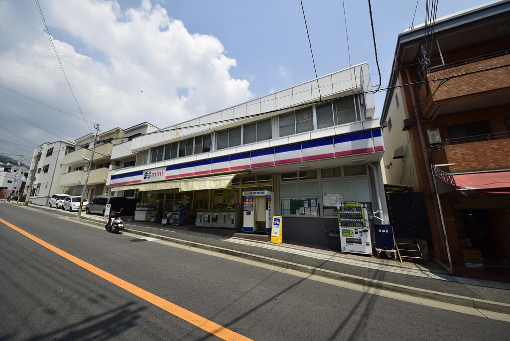 スーパー　コープミニ青谷（スーパー）まで527m