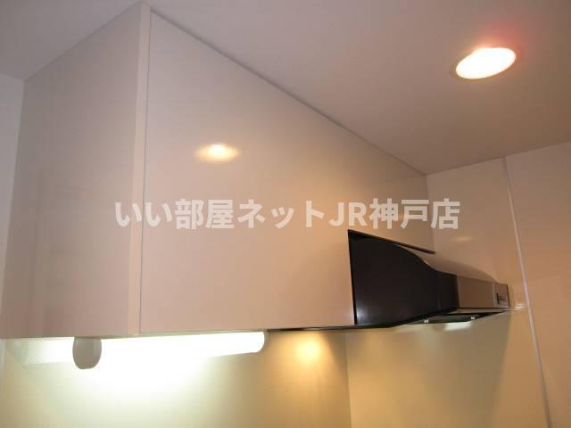 収納　キッチン　上部