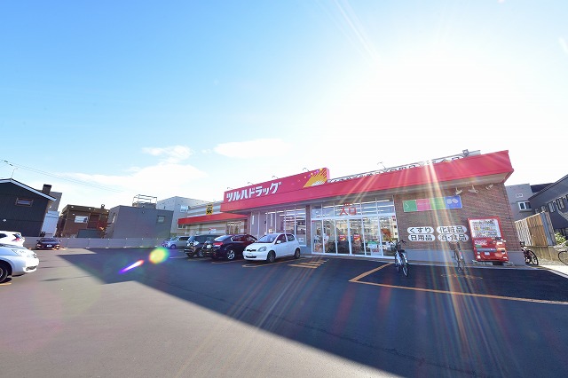 ドラックストア　ツルハドラッグ美園1条店（ドラッグストア）まで610m